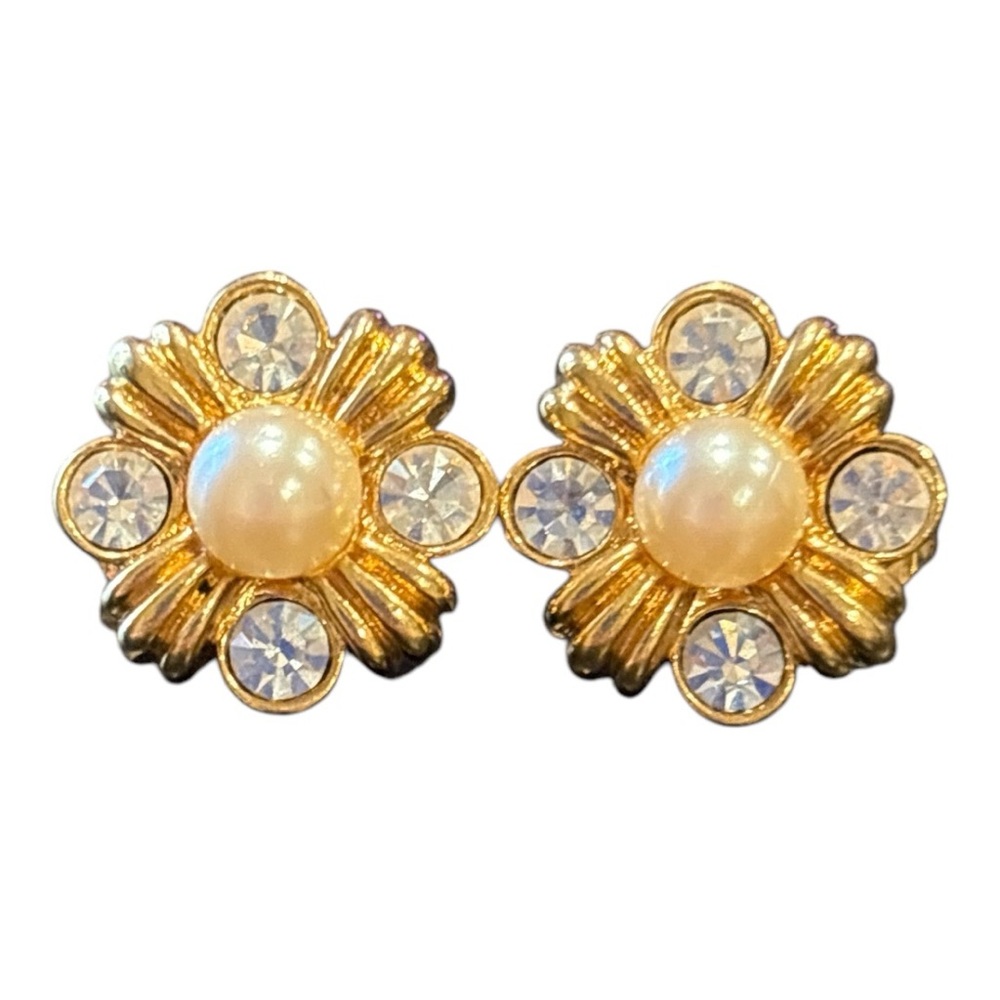 Avon Vintage Pearl, rhinestone & gold cluster clip earrings. 1” in diameter. JB1